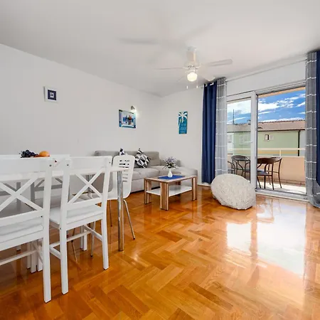 Bay Marisa Apartmán *